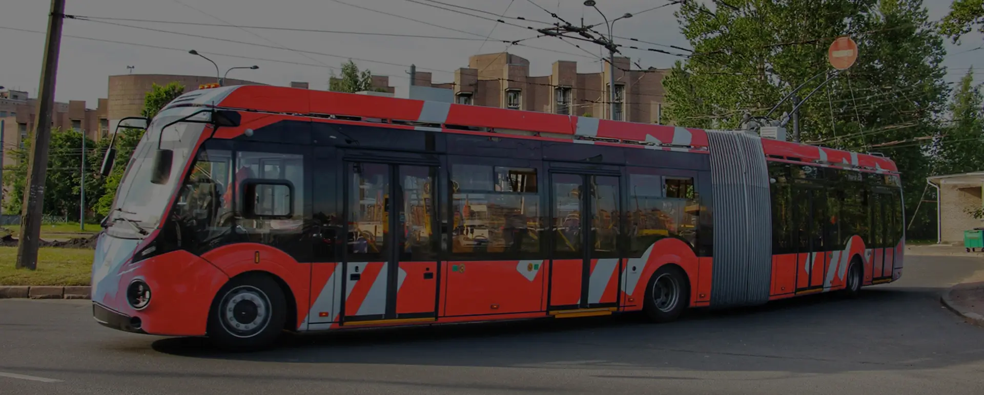 Стоимость транспортировки троллейбусов и трамваев  в городе Абакан (Сибирский округ - Республика Хакасия) варьируется от сезонности